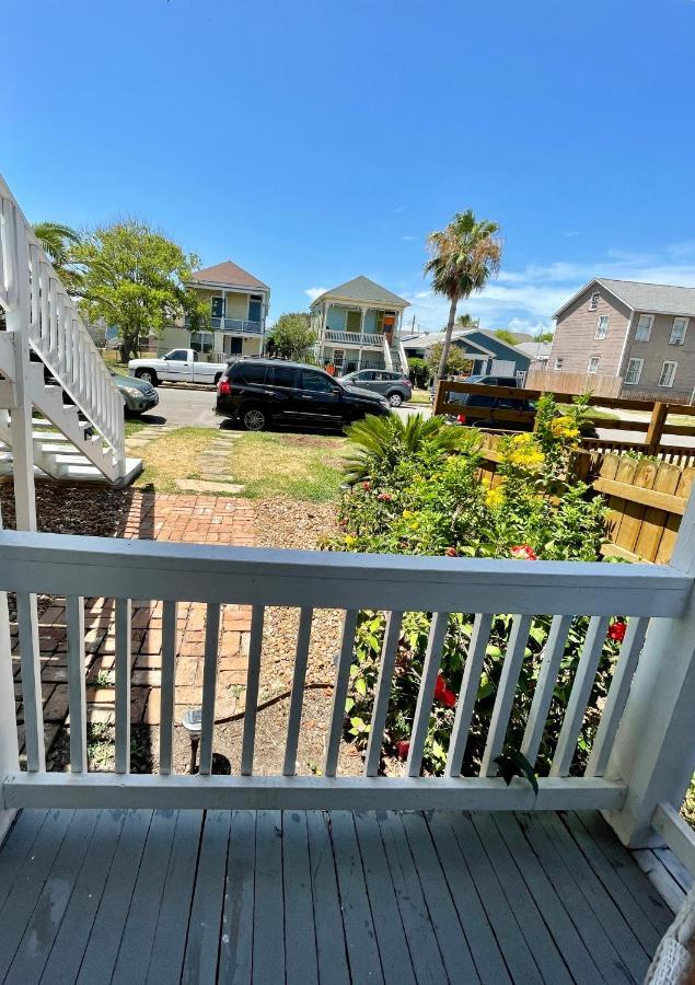 Seablue Cottage - Downstairs; 2 Blocks To The Beach Galveston Exterior photo
