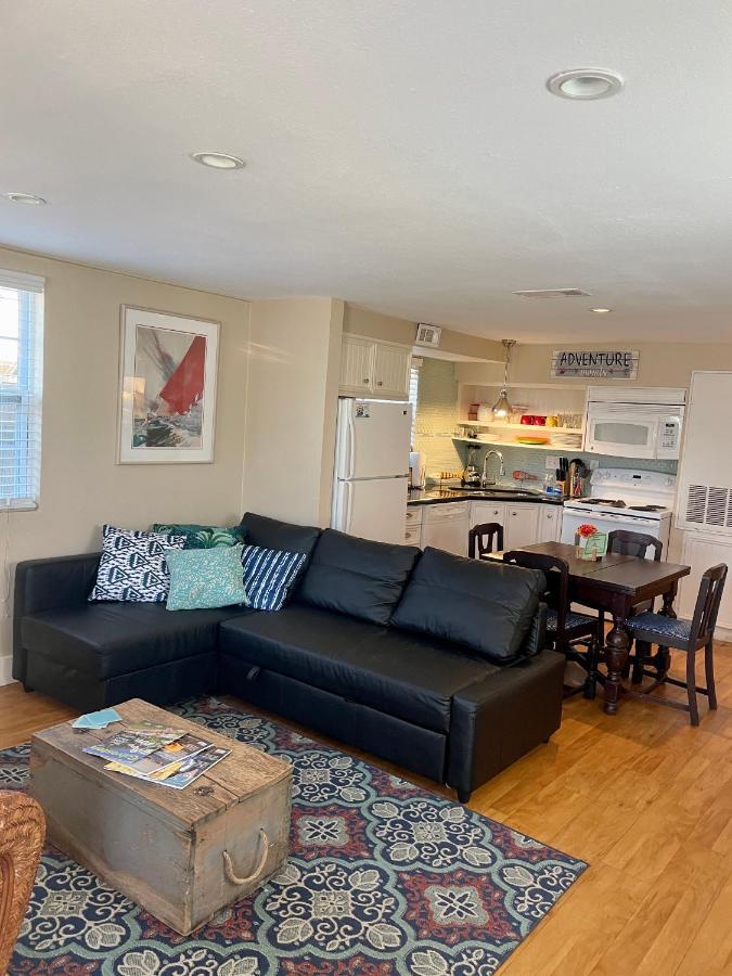 Seablue Cottage - Downstairs; 2 Blocks To The Beach Galveston Exterior photo