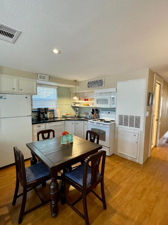 Seablue Cottage - Downstairs; 2 Blocks To The Beach Galveston Exterior photo