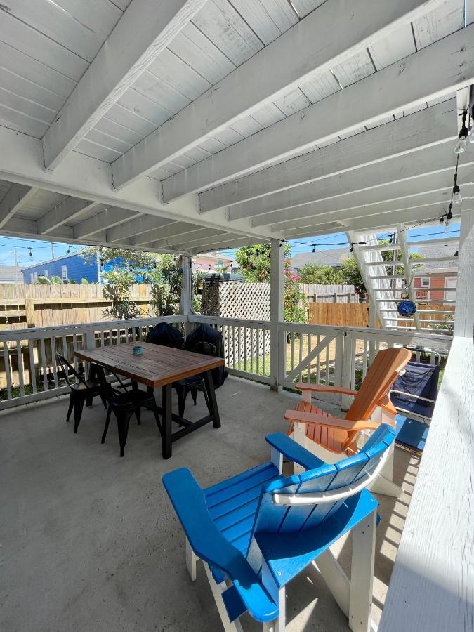Seablue Cottage - Downstairs; 2 Blocks To The Beach Galveston Exterior photo